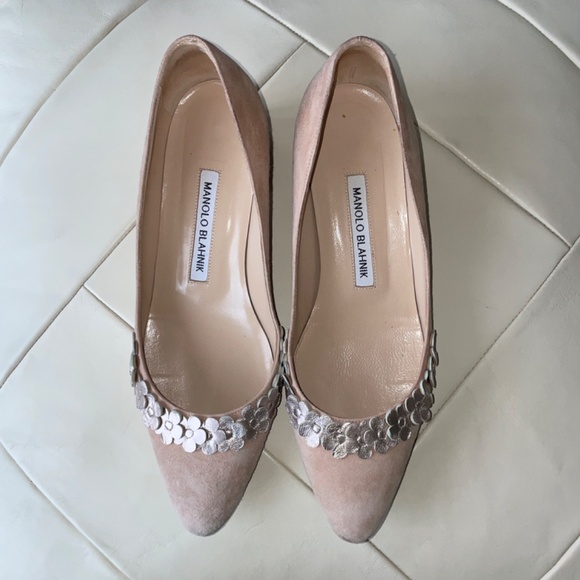 Manolo Blahnik Beige Suede Leather Metallic Flower Lista 30 Heels, Size 37 - Picture 4 of 10
